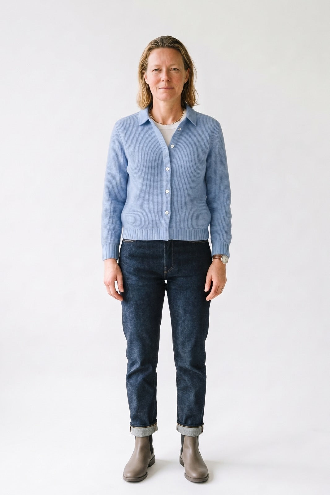 Damen Strickjacke | Lockere Passform — Blau — Vorderansicht — am Modell