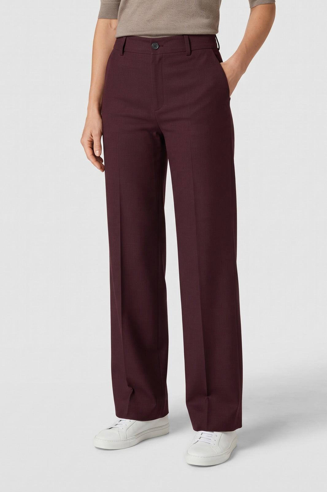 Damen Elegante Stoffhose | Gerades Bein — Bordeaux — Vorderansicht — am Modell