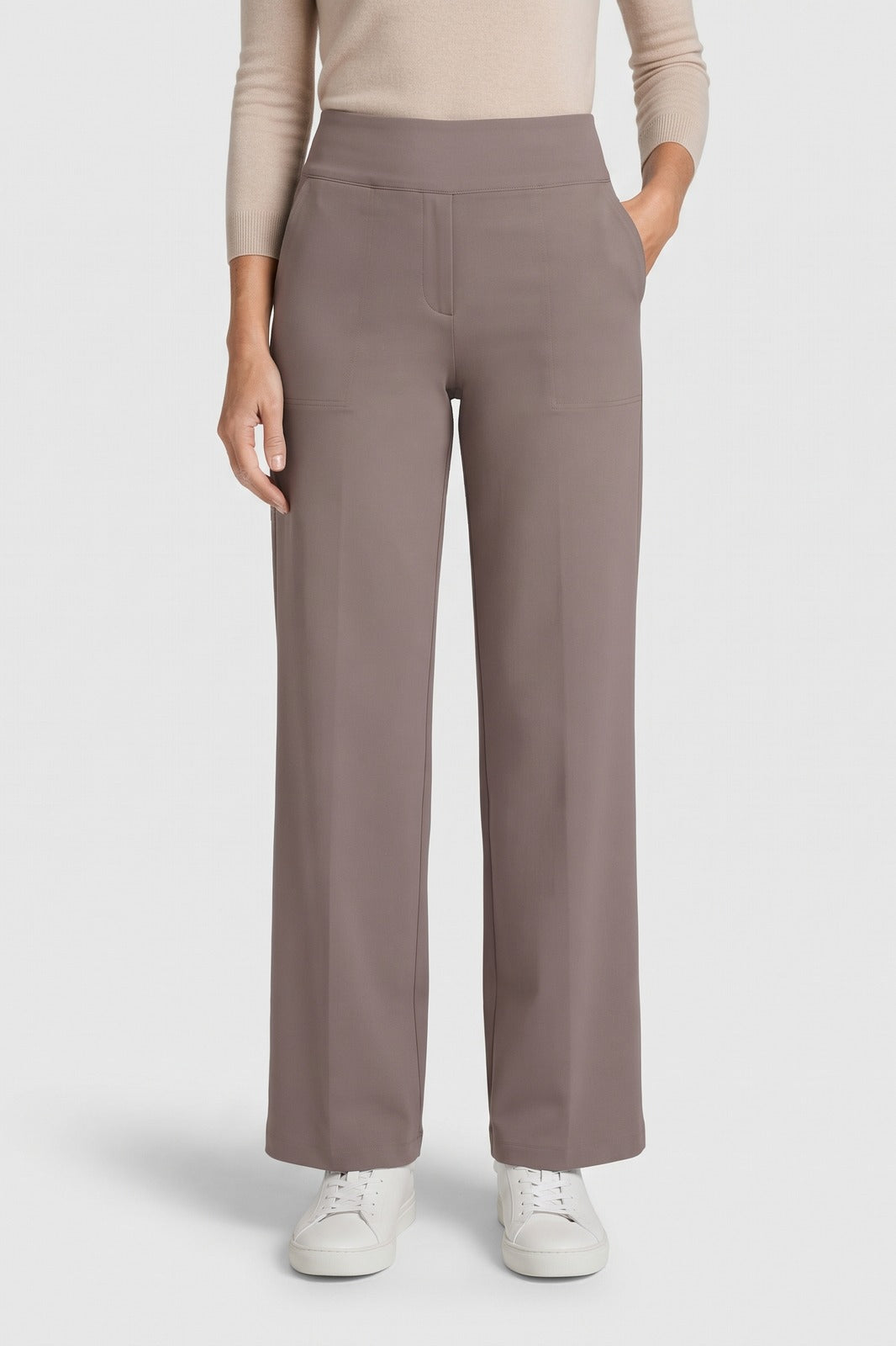 Damen Stretchhose | Hoher Bund — Braun — Vorderansicht — am Modell