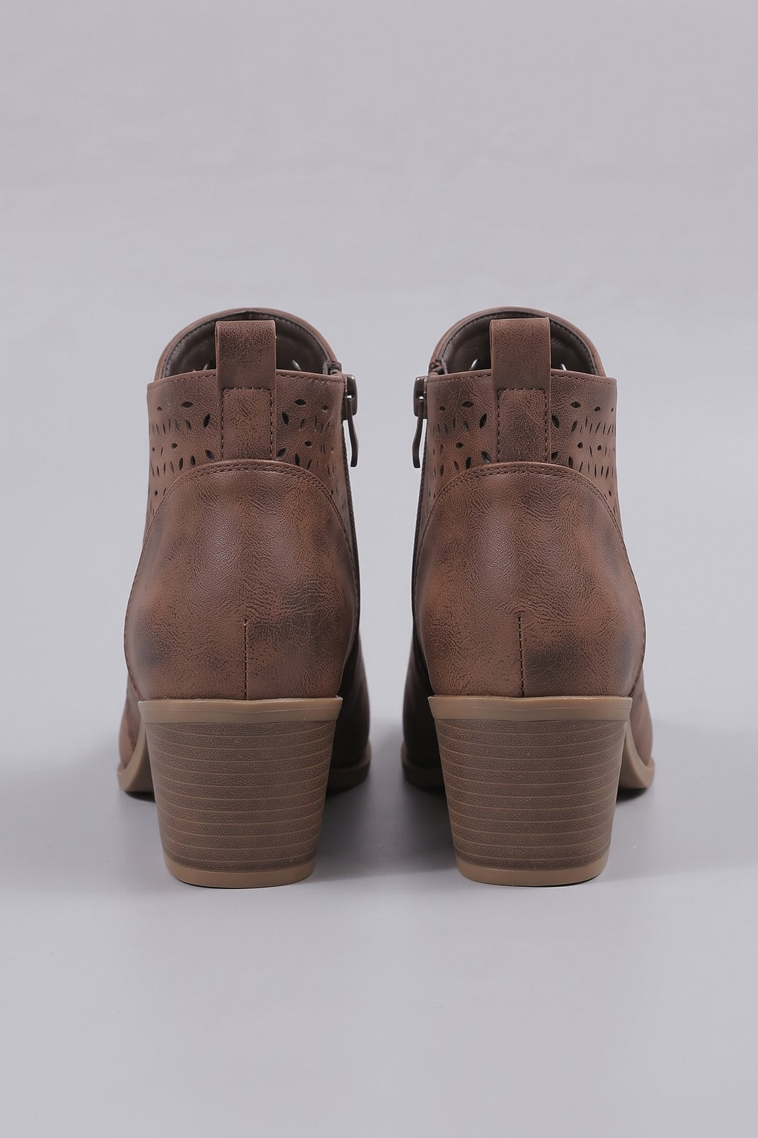 Damen Ankle Boots | Reissverschluss — Braun — shoe_back — am Modell