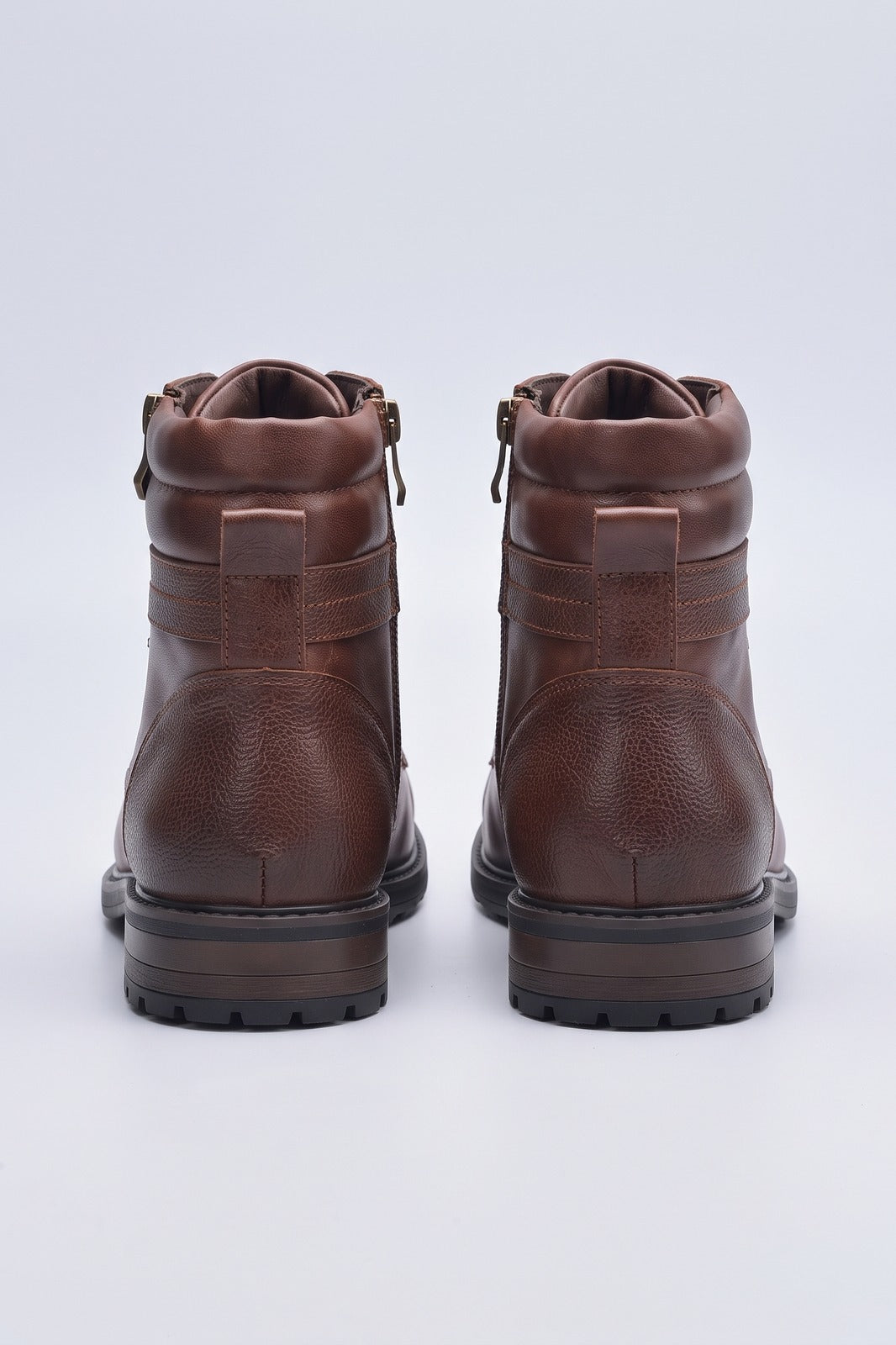 Herren Schnürstiefel | Mit Reissverschluss — Braun — shoe_back — am Modell
