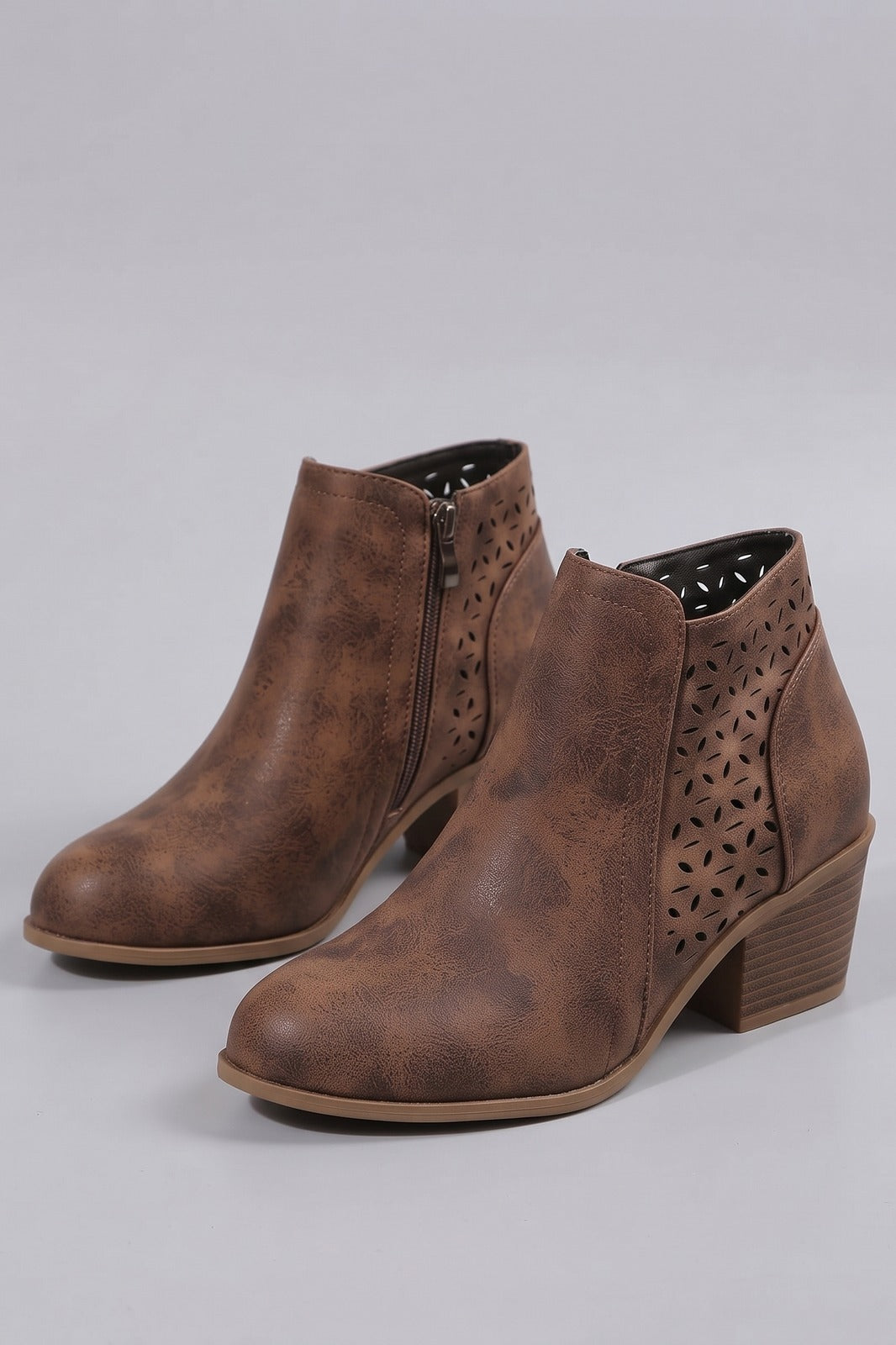 Damen Ankle Boots | Reissverschluss — Braun — shoe_main — am Modell