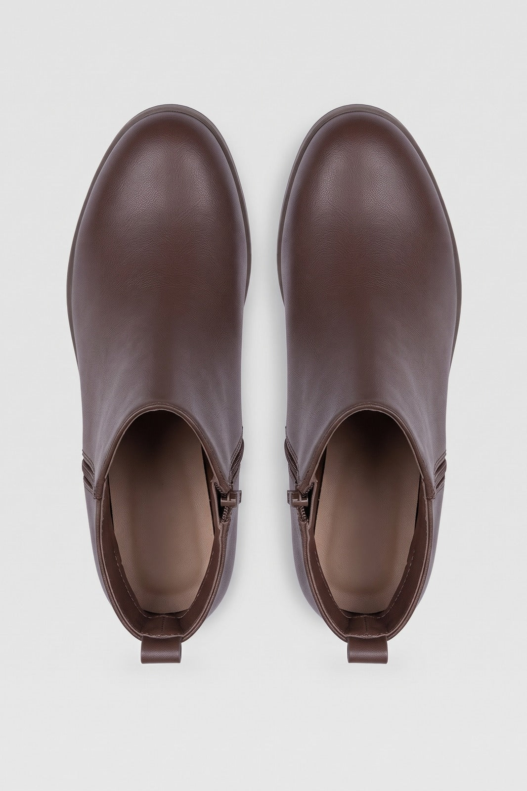 Damen Ankle Boots | Blockabsatz — Braun — shoe_top — am Modell
