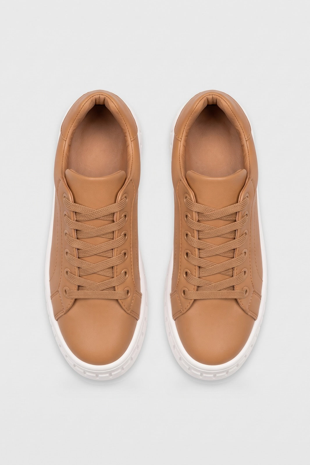 Damen Plateau-Sneaker | Schnürung — Braun — shoe_top — am Modell