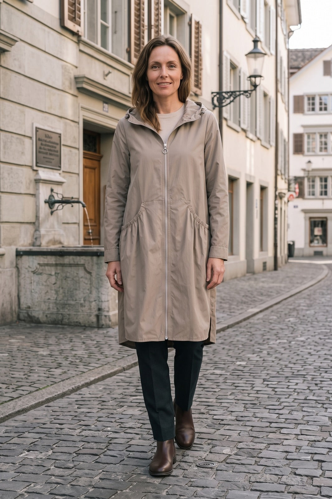 Damen Kapuzenmantel | Langärmlig — Beige — lifestyle — am Modell
