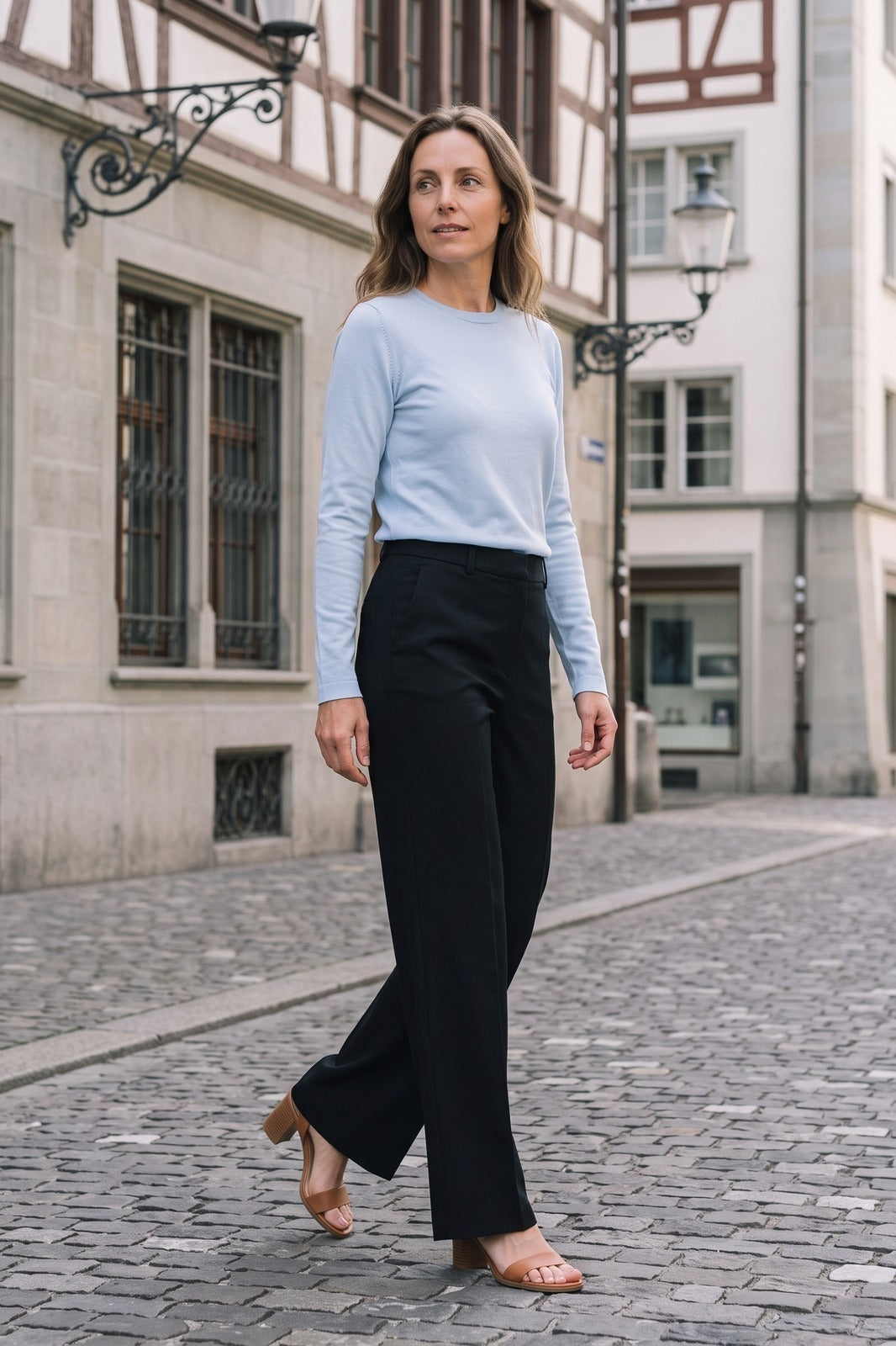 Damen Langarmshirt | Gerippter Kragen — Blue — lifestyle — am Modell