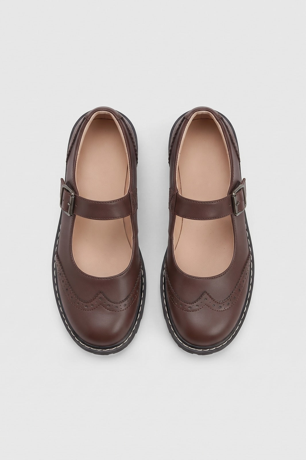 Damen Mary-Jane-Schuhe | Vintage-Stil — Dunkelbraun — shoe_top — am Modell