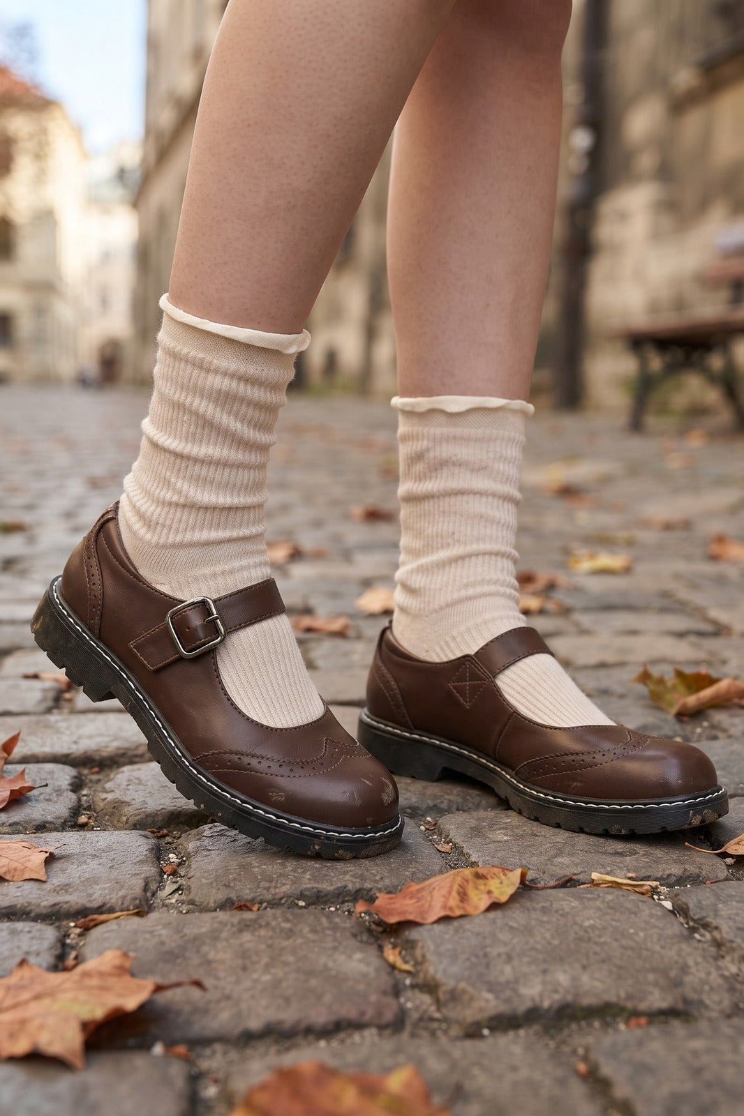 Damen Mary-Jane-Schuhe | Vintage-Stil — Dunkelbraun — shoe_worn — am Modell