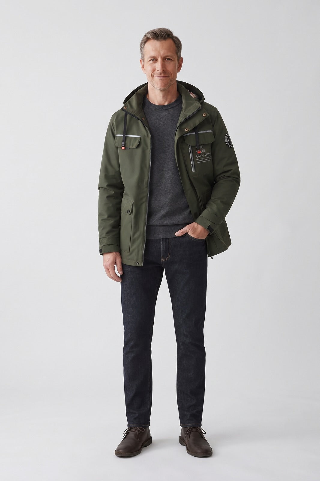 Herren Kapuzenjacke | Modern — Grün — Vorderansicht — am Modell