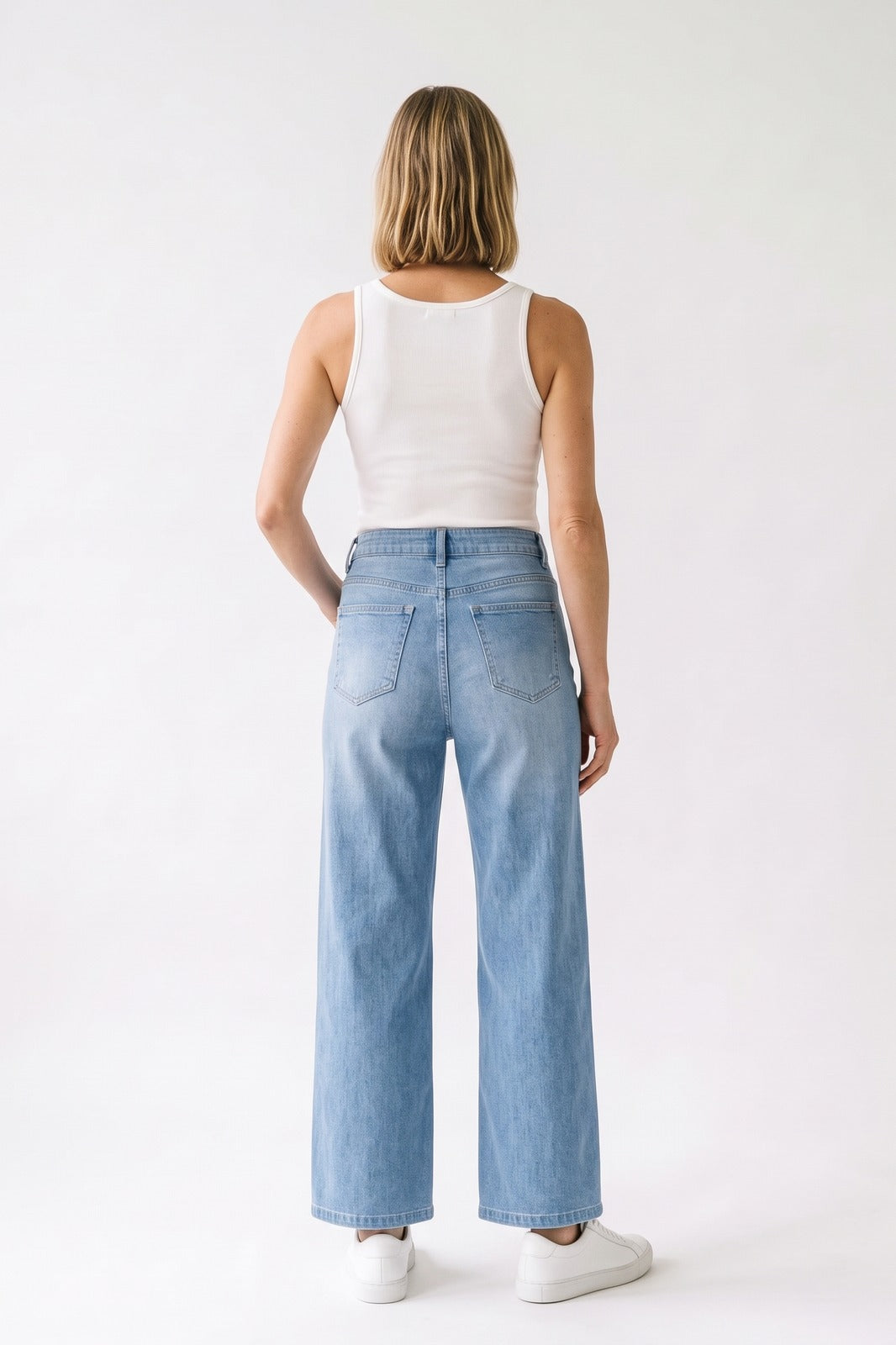 Damen Weite Jeans | High-Waist — Hellblau — Rückansicht — am Modell