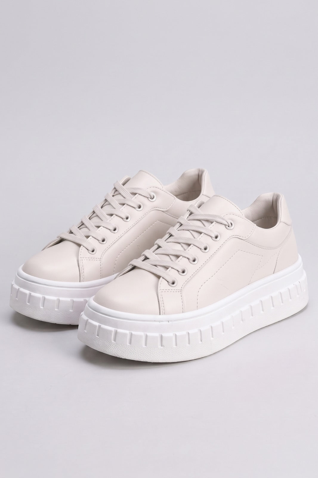 Damen Plateau-Sneaker | Schnürung — Hellblau — shoe_main — am Modell