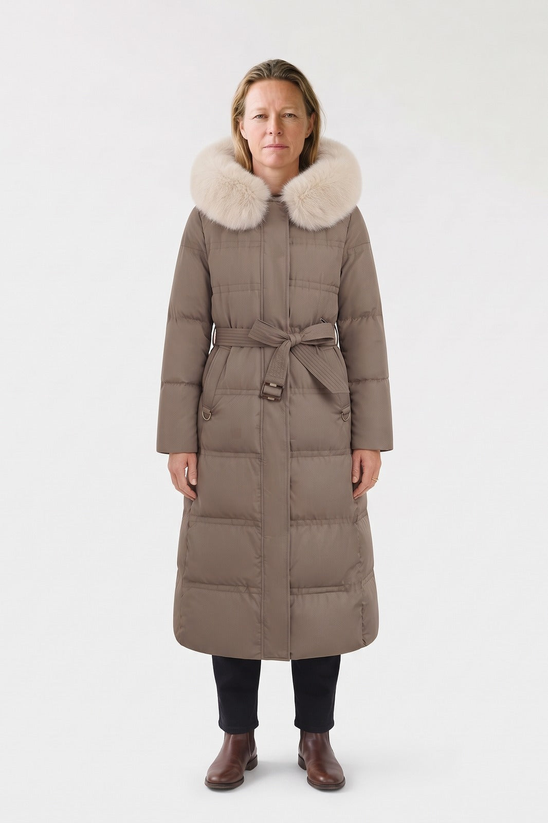 Damen Steppmantel Lang | Mit Kapuze — Khaki — Vorderansicht — am Modell