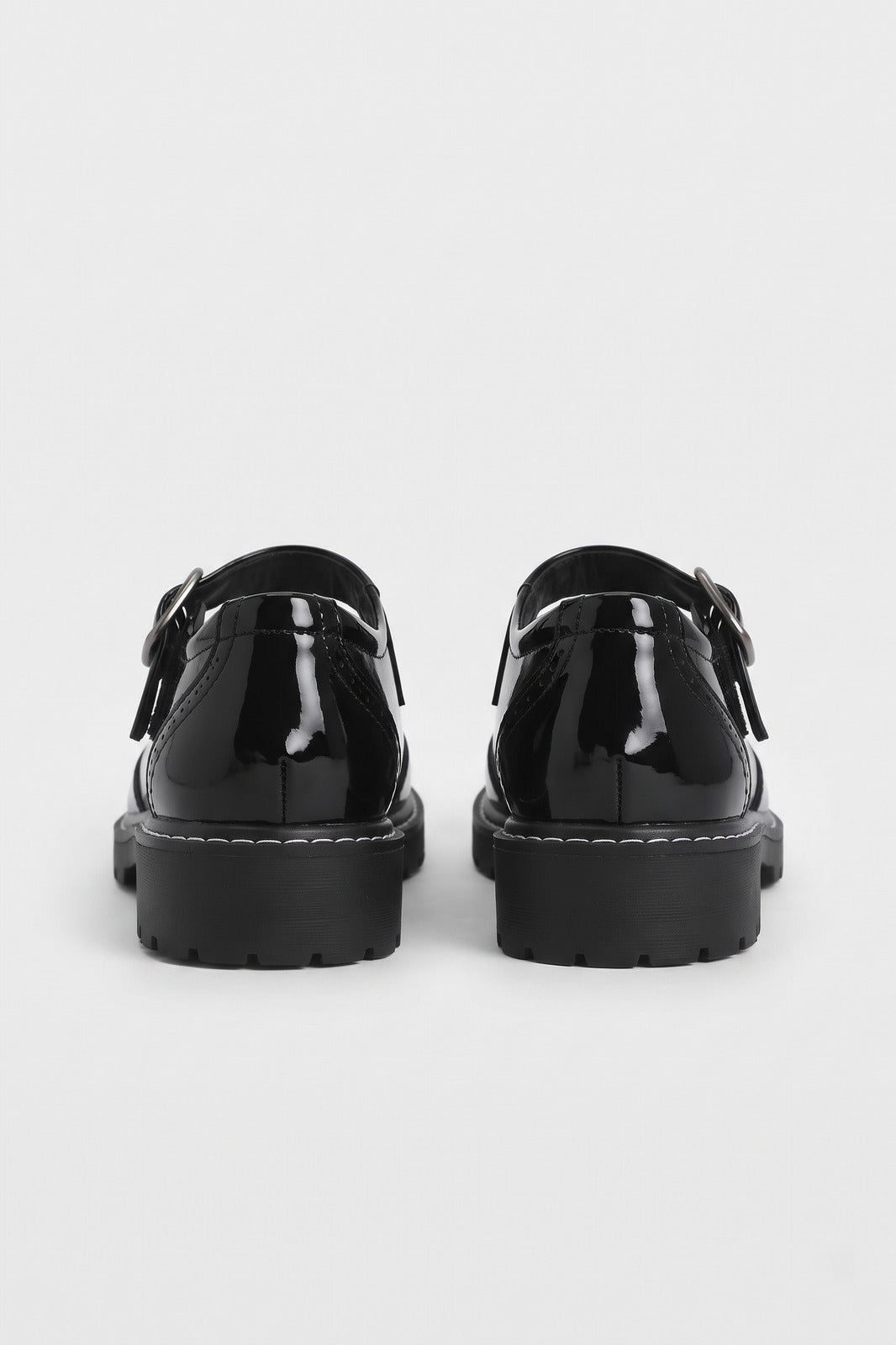 Damen Mary-Jane-Schuhe | Vintage-Stil — Lackschwarz — shoe_back — am Modell
