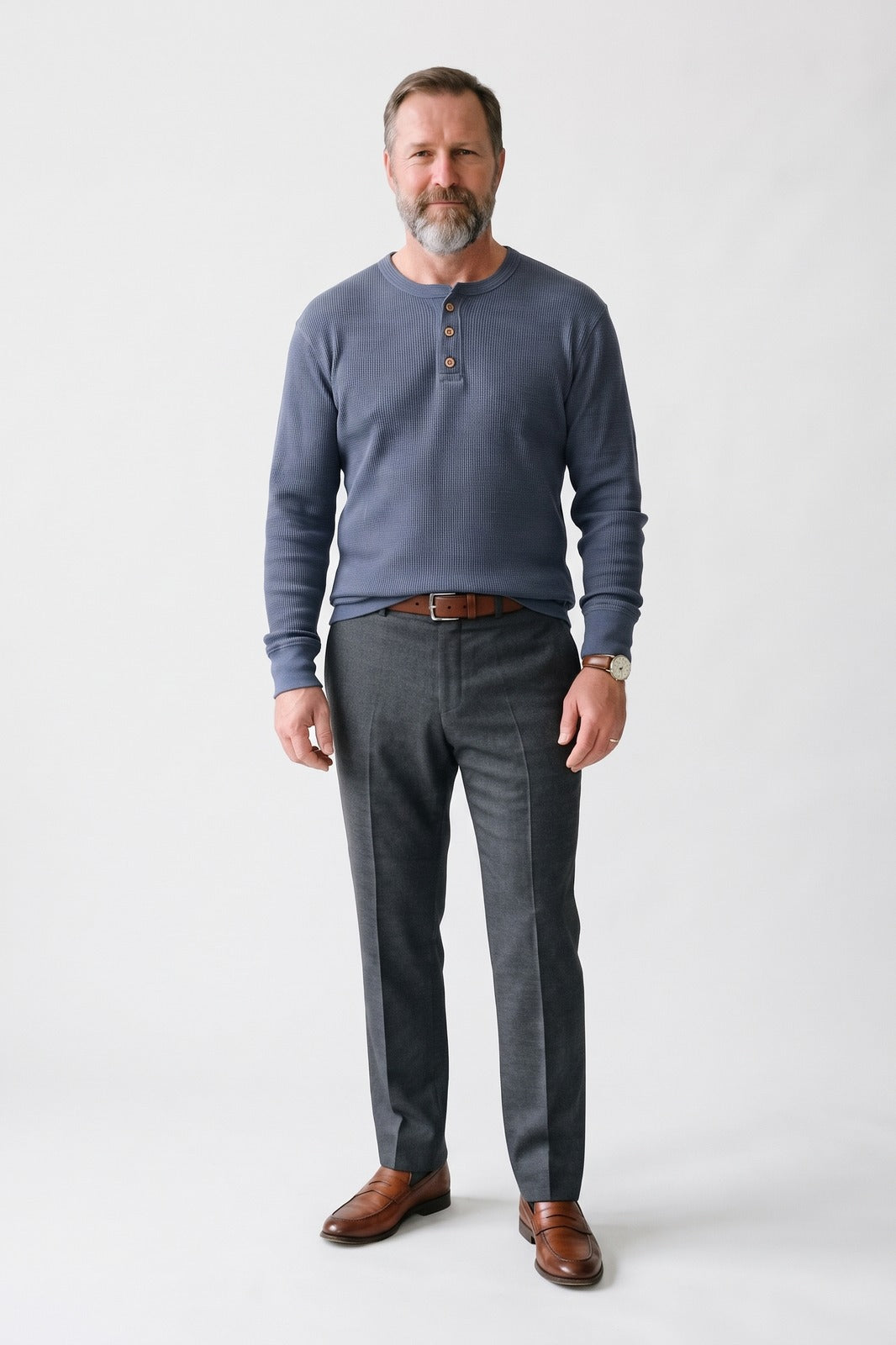 Herren Henley-Shirt | Knopfleiste — Navyblau — Vorderansicht — am Modell