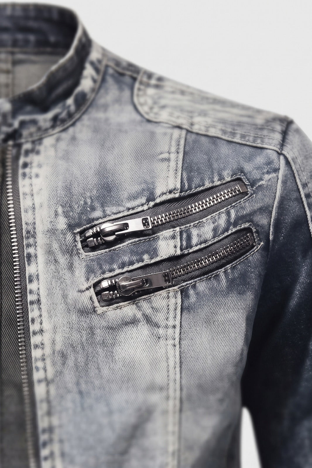 Herren Bikerjacke | Getailliert — Detailaufnahme — am Modell