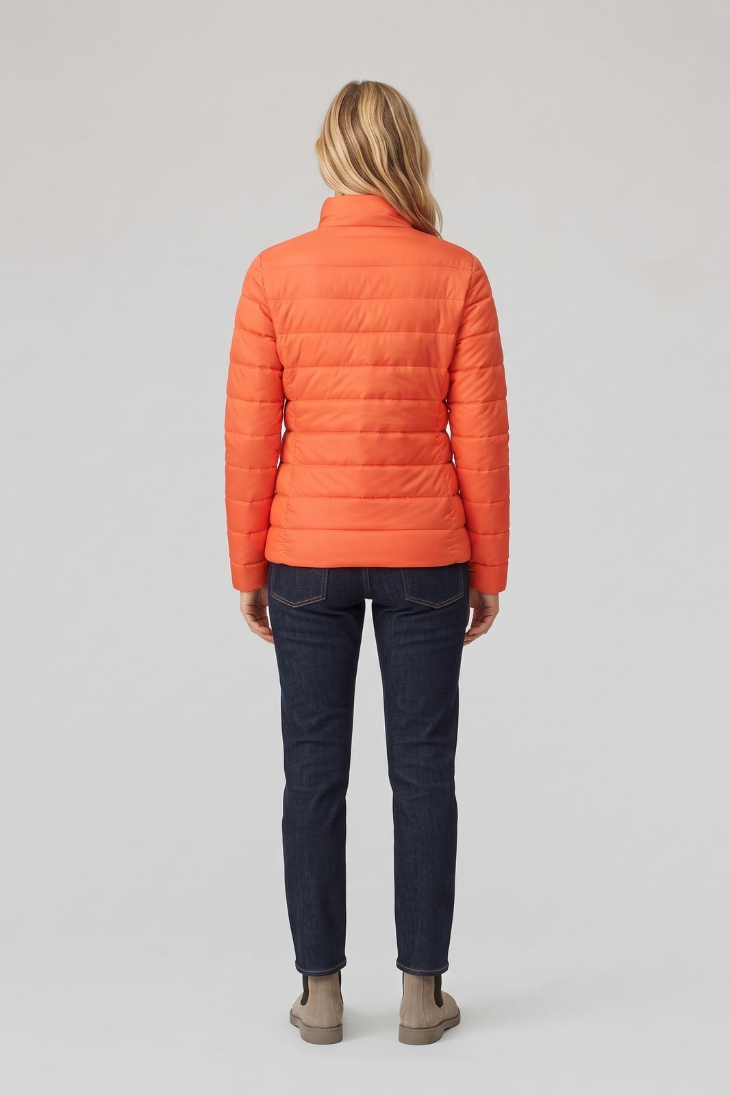 Damen Steppjacke | Schmale Passform — Orange — Rückansicht — am Modell
