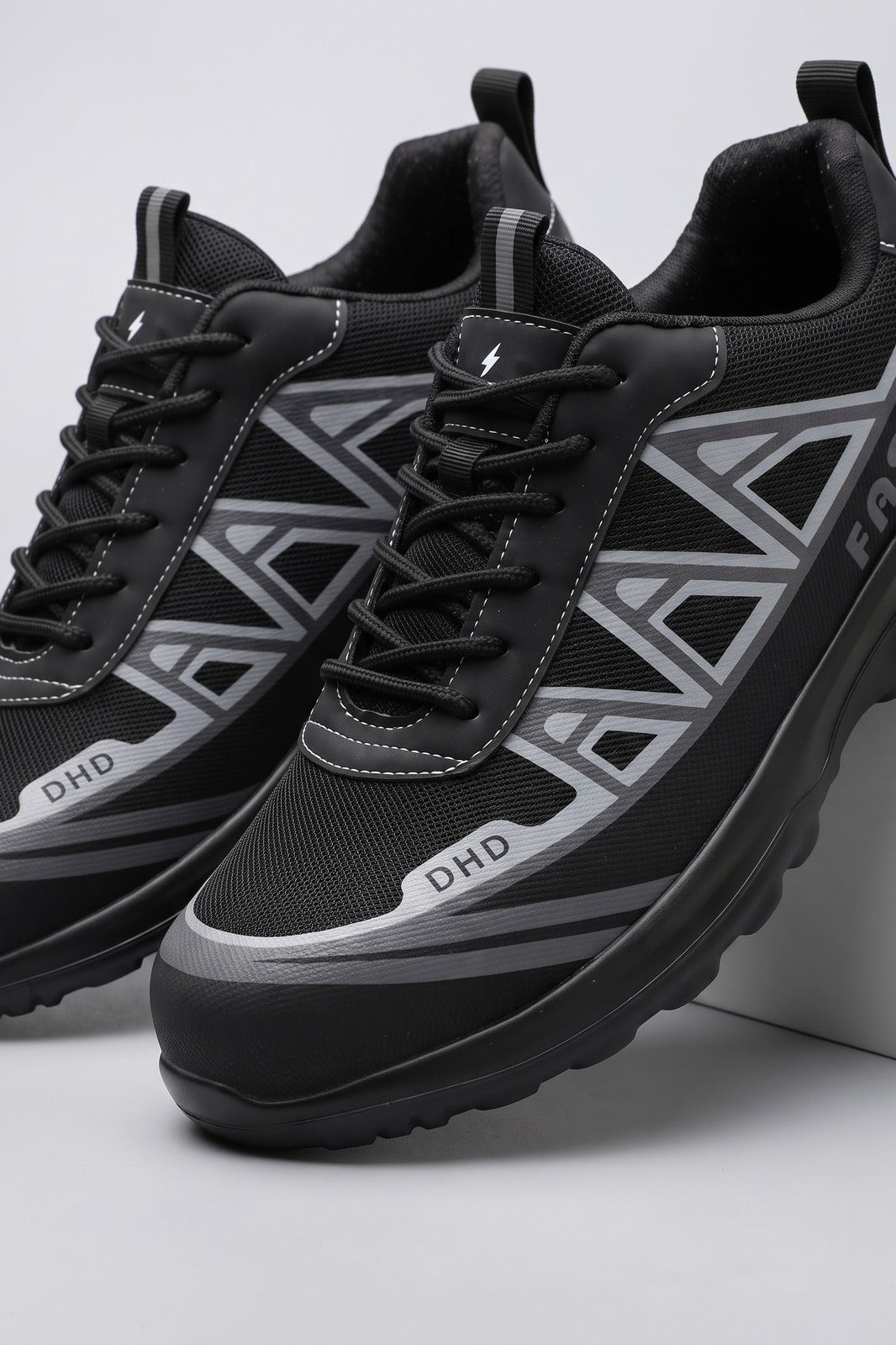Herren Sicherheitsschuh S3 | Sportlicher Look — Schwarz Grau — shoe_detail — am Modell