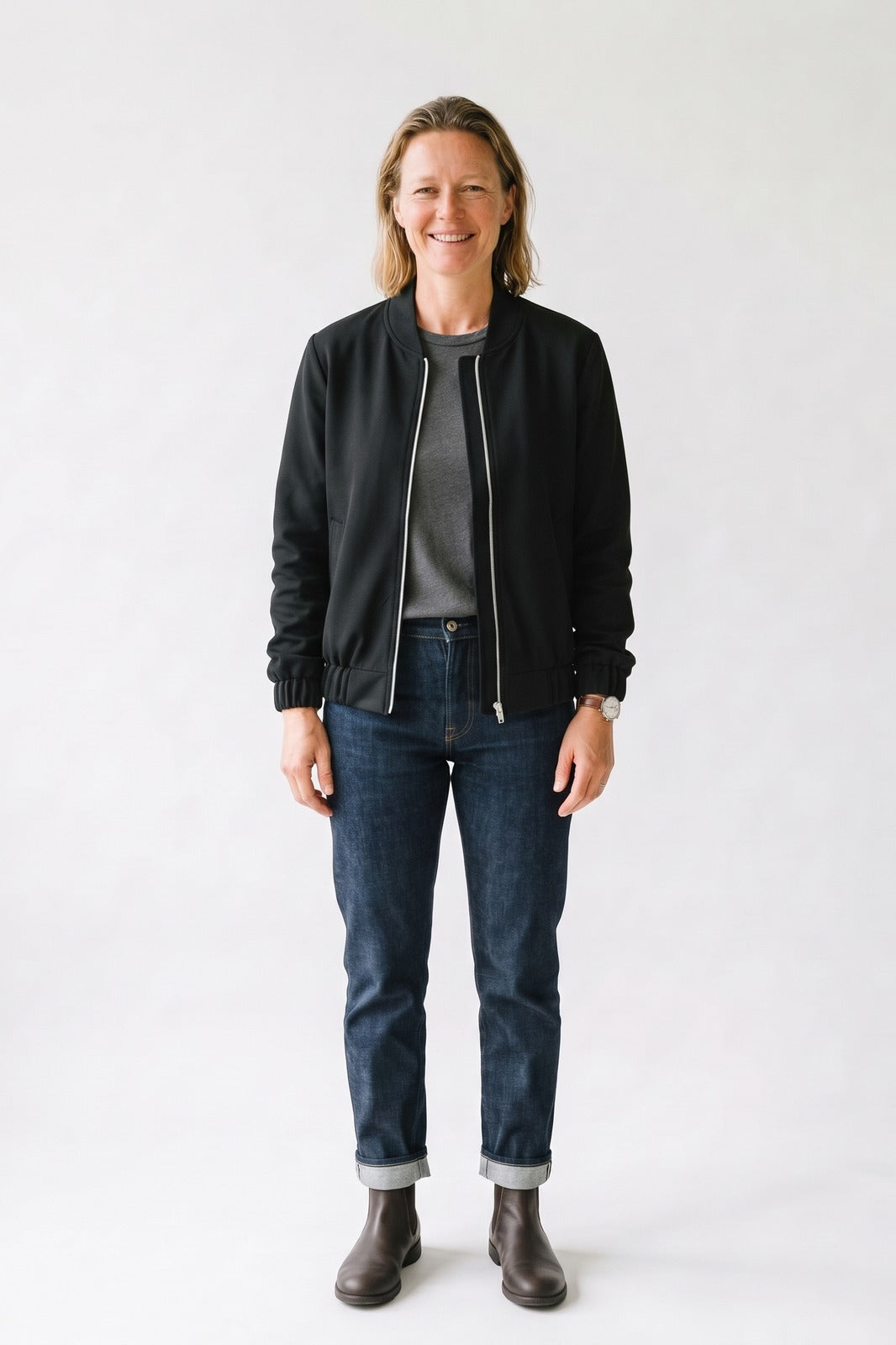 Damen Cropped Bomberjacke | Elegant — Schwarz — Vorderansicht — am Modell
