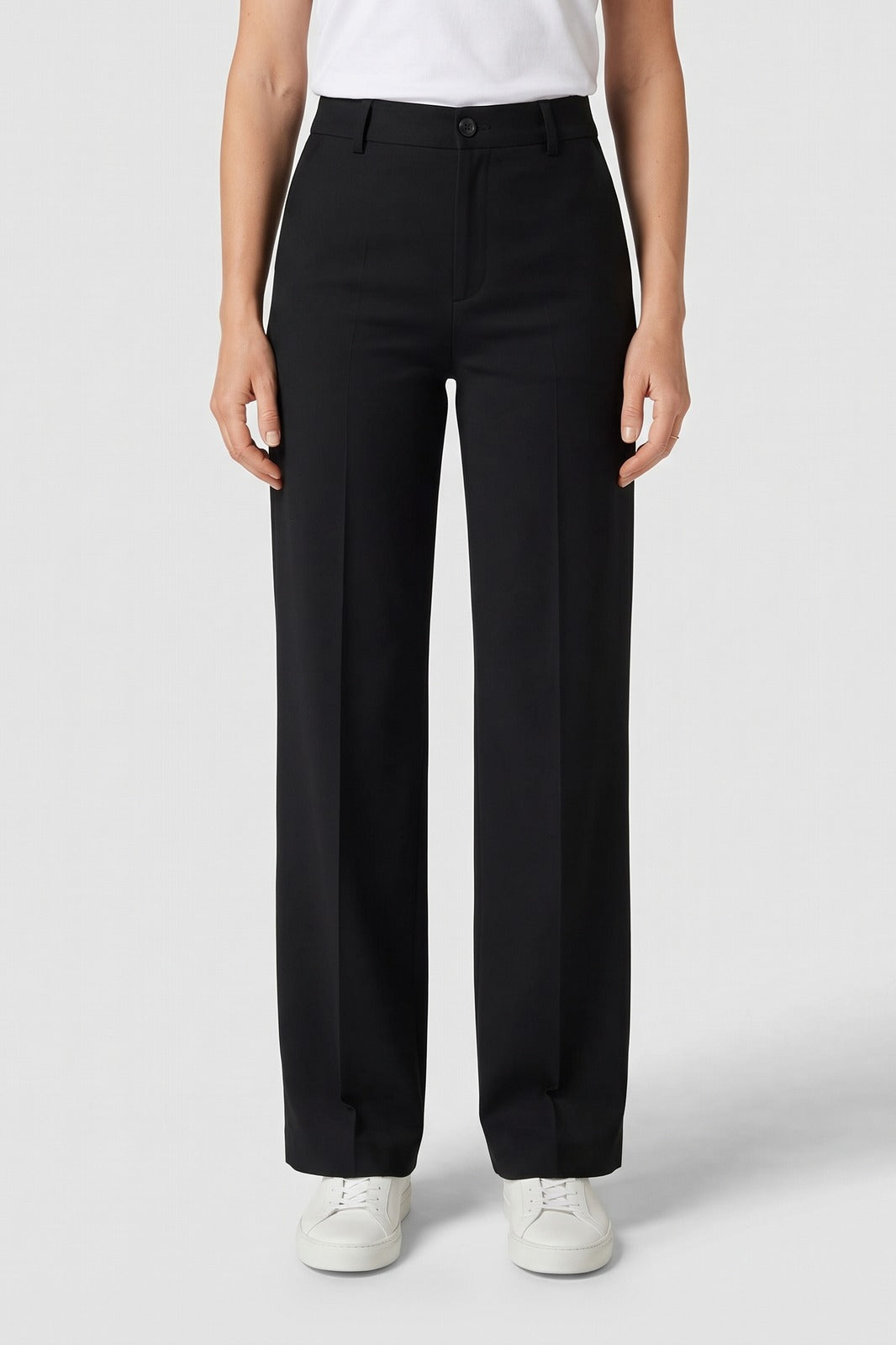 Damen Elegante Stoffhose | Gerades Bein — Schwarz — Vorderansicht — am Modell