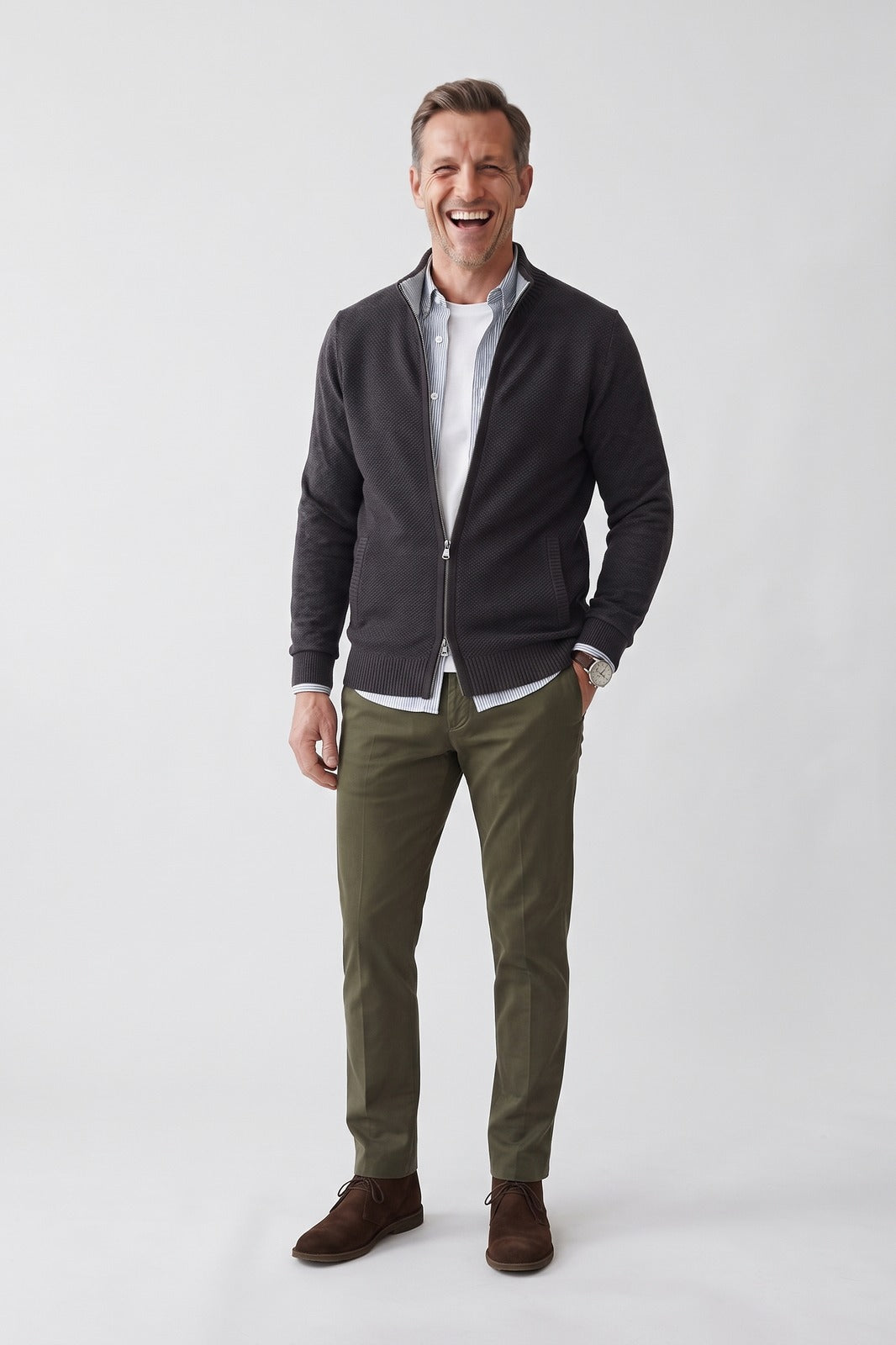 Herren Strickjacke | Stehkragen — Schwarz — Vorderansicht — am Modell