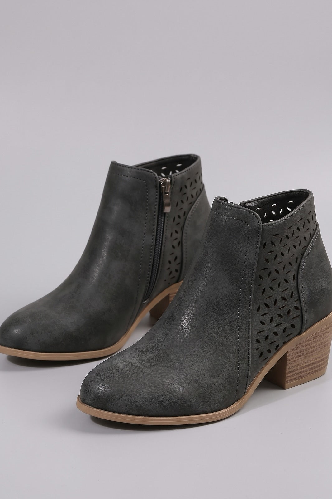 Damen Ankle Boots | Reissverschluss — Schwarz — shoe_main — am Modell