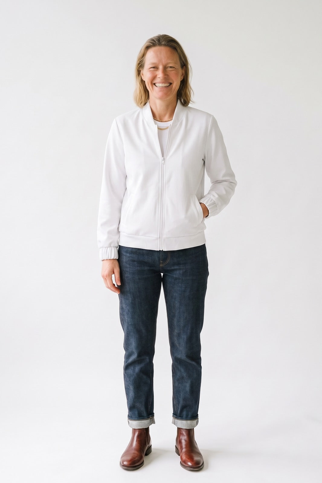 Damen Cropped Bomberjacke | Elegant — Weiß — Vorderansicht — am Modell