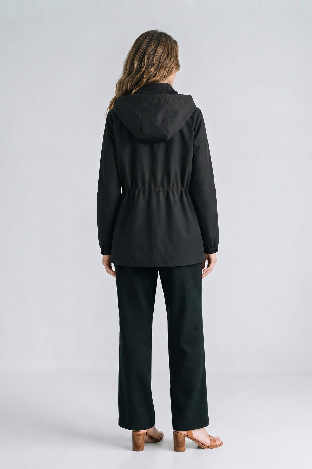 Damen Regenjacke mit Stehkragen, Kapuze und seitlichen Eingrifftaschen – 4